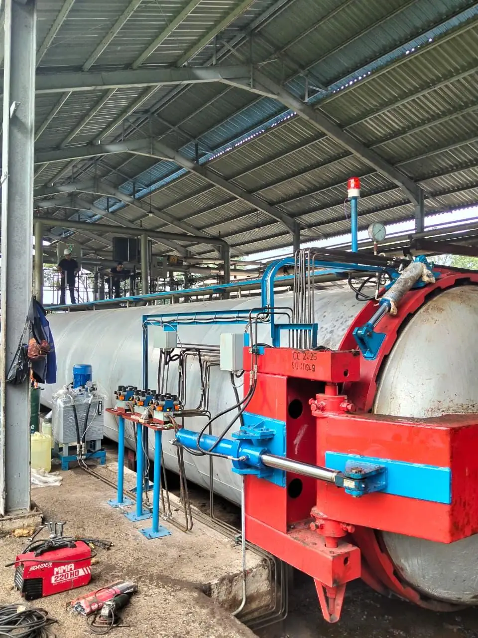 Sterilizer door with hydraulic cylinder, valve stand and power unit